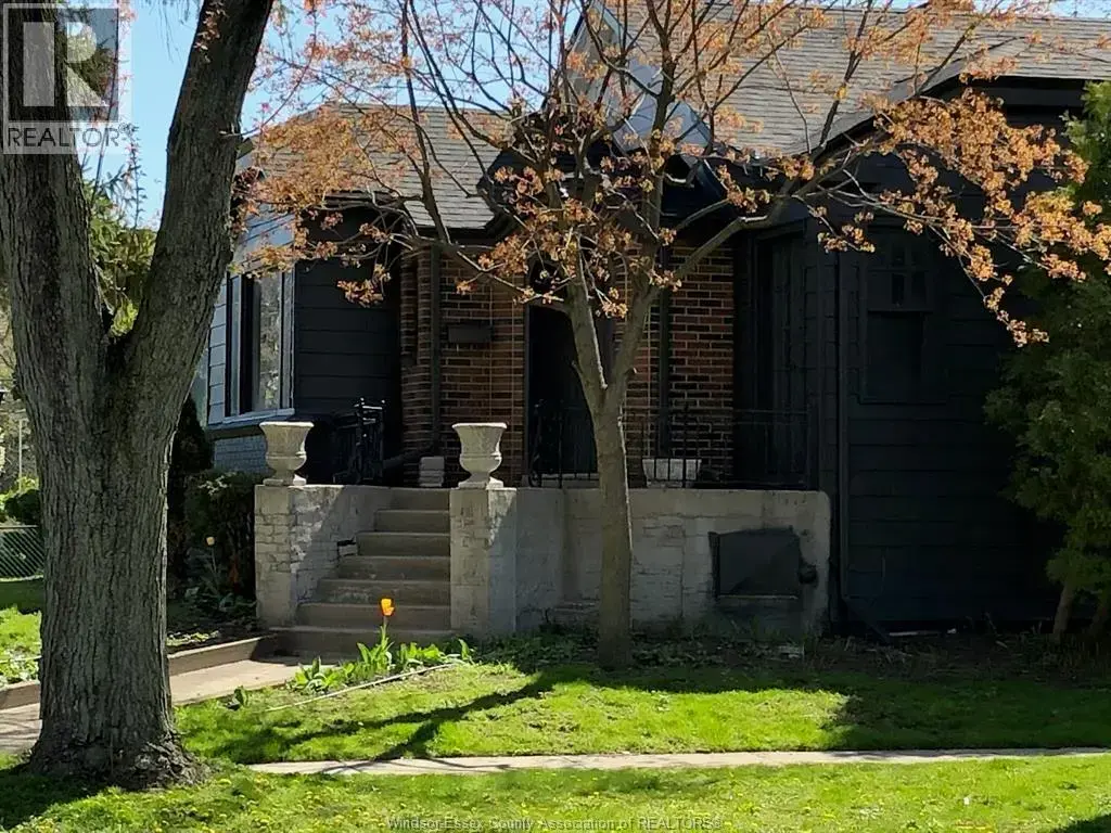 5425 Riverside Drive East, Windsor